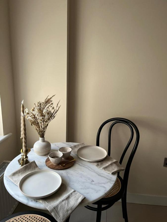 Elegant Apartment On Historic Cobbled High St Shrewsbury Town Centre Zewnętrze zdjęcie